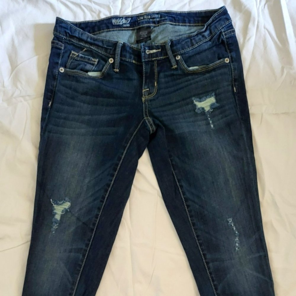 Mossimo low rise skinny ripped jeans size 2